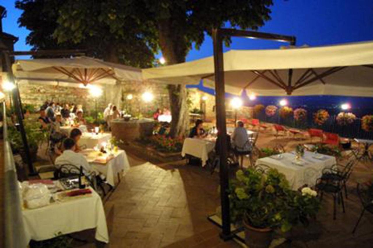 B&B Il Glicine Montefollonico Buitenkant foto