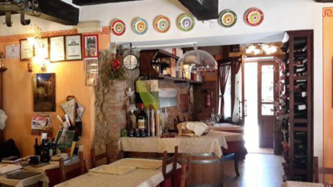 B&B Il Glicine Montefollonico Buitenkant foto