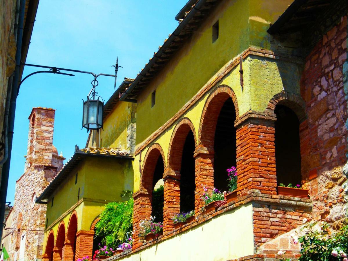 B&B Il Glicine Montefollonico Buitenkant foto